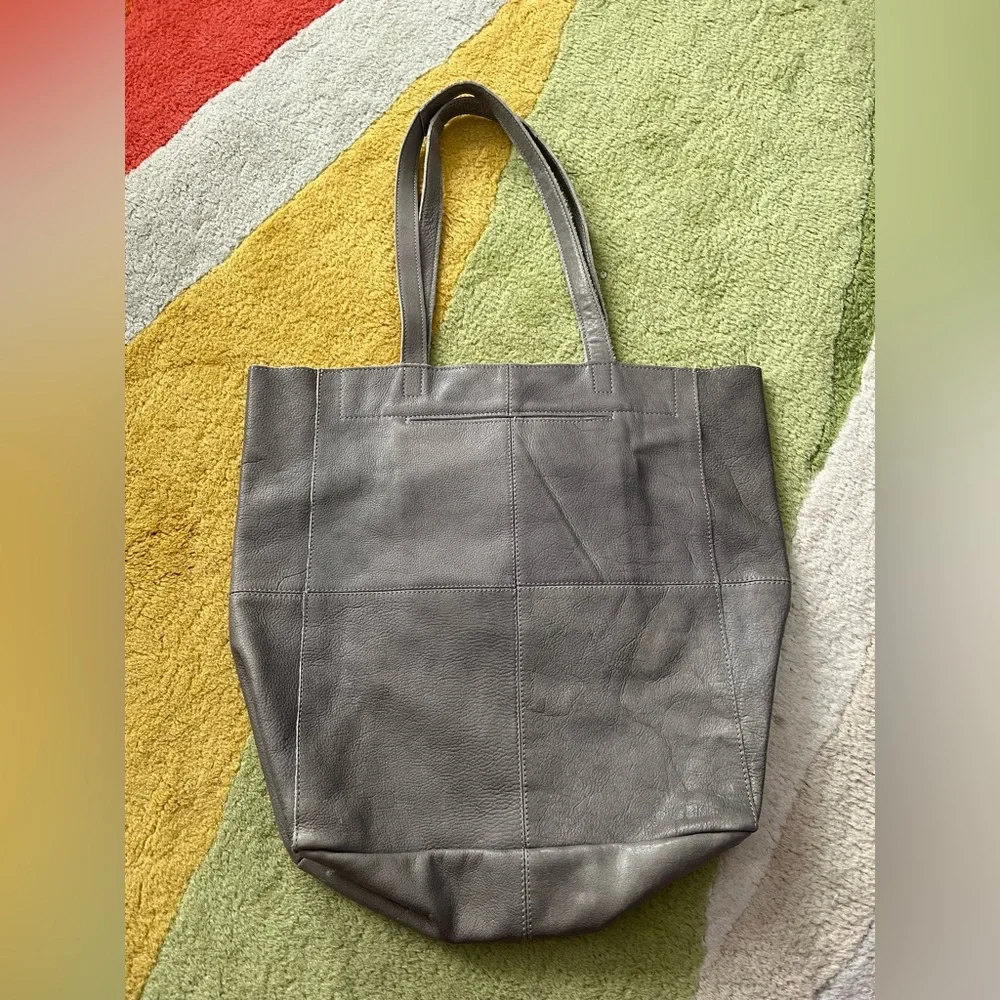 Latico Leathers Margie Tote Bag in a grey leather - Picture 2 of 4